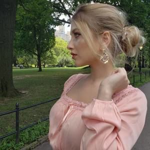 Meet your Posher, Burcu